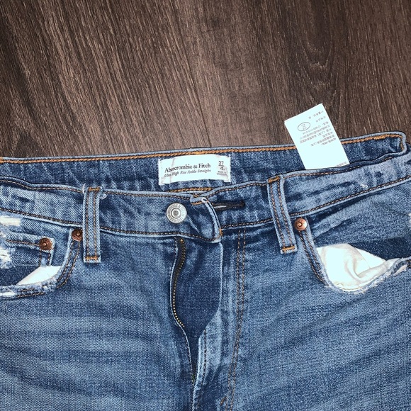 Abercrombie Ultra High Rise Ankle Straight Jeans ! - Picture 2 of 2